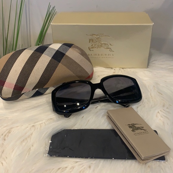 IOB EUC BURBERRY Black Sunglasses w/ Case & Cloth - Picture 1 of 15